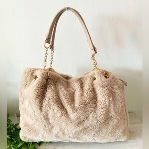 E I N EXPRESSIONS NYC FAUX FUR BAG EXC USED ONCE!